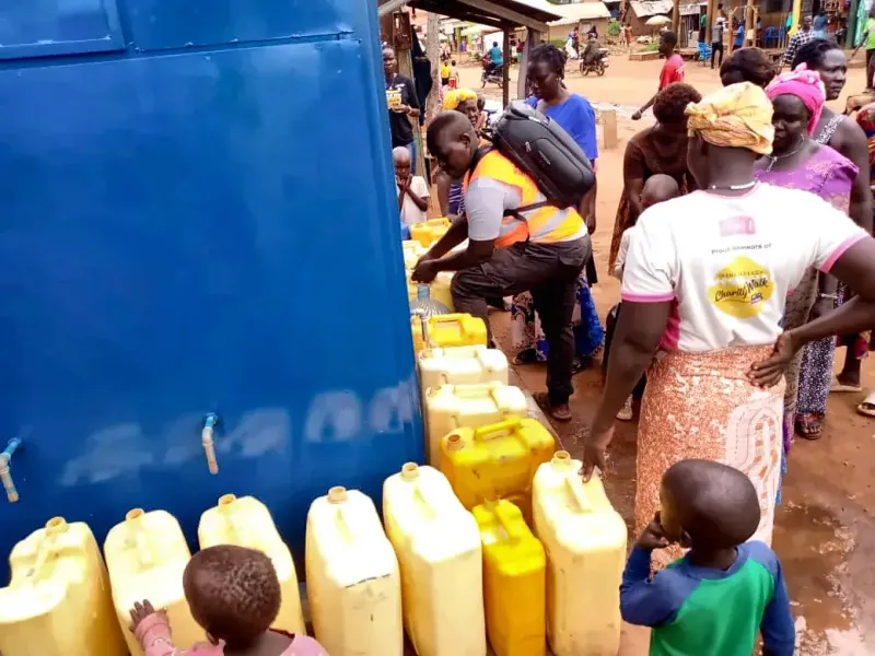 Jerrycans lined up at the taps of a busy Pii-Maleng kiosk